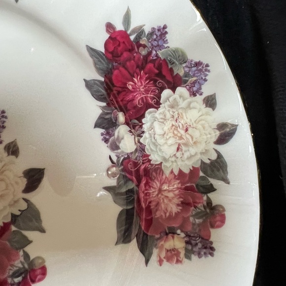 Lovely Gold Rimmed 8” plate by Glynda Turley. - Picture 3 of 7